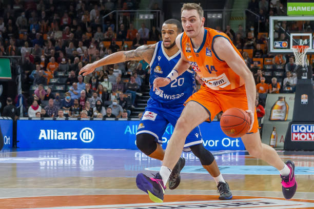 足球比赛中 足球比赛中